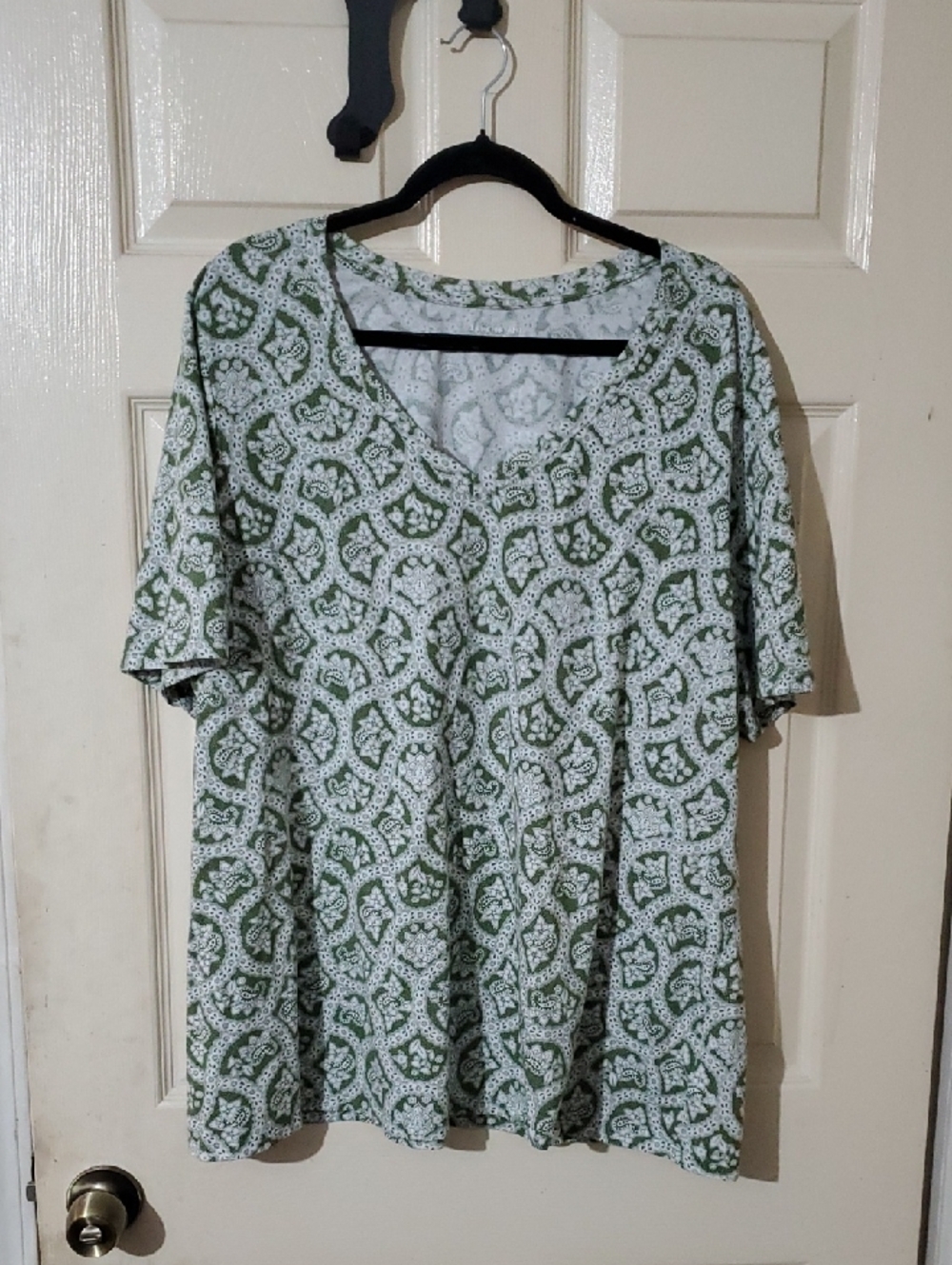 Lane Bryant Perfect Sleeve V-Neck Green Paisley Print Cotton-Poly Tee - Sz.22-24